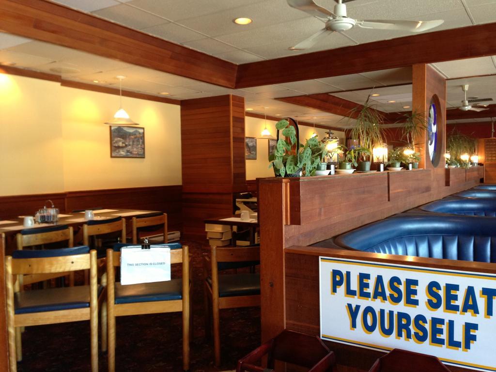 Moby Dick Inn Prince Rupert Exterior foto